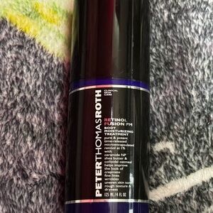 Peter Thomas Roth Retinol Fusion PM Body Moisturizer - Black and Blue